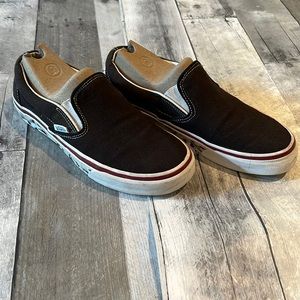 Vans unisex brown and dark red palm tree design. Classic slip on style.